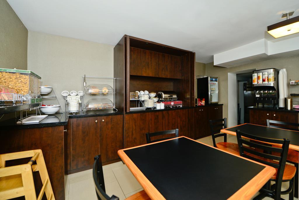Comfort Inn Toronto City Centre المظهر الخارجي الصورة