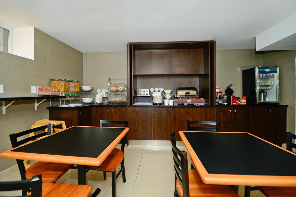 Comfort Inn Toronto City Centre المظهر الخارجي الصورة